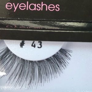 #43 la Charme Eyelashes